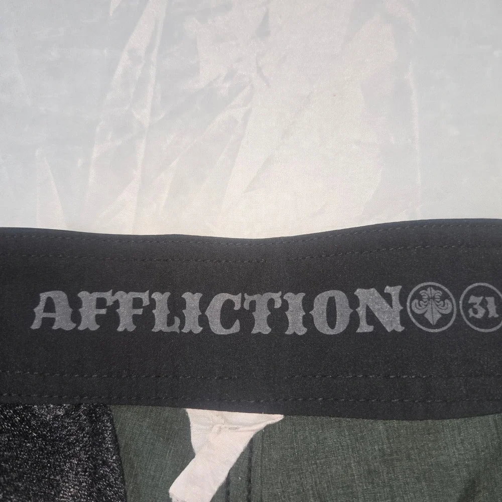 Affliction Live Fast Mens Camo Board Shorts Green Black Size 31 Zipper Pocket